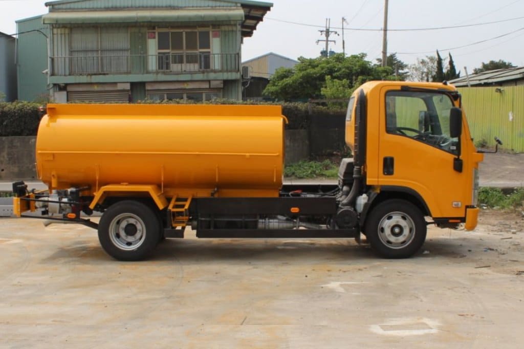 小型灑水車(chē)SW400 - 大來(lái)重工有限公司